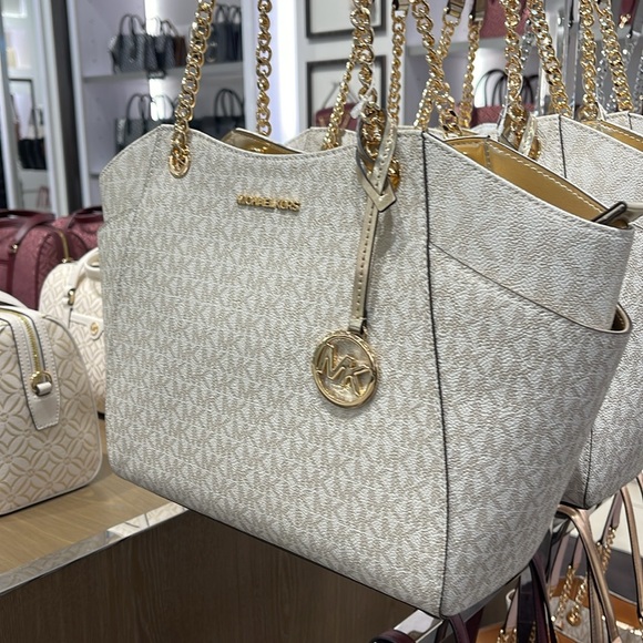 MICHAEL KORS 
Jet Set Travel Large Signature Chain Shoulder Tote Bag
Pale Gold - Picture 3 of 16